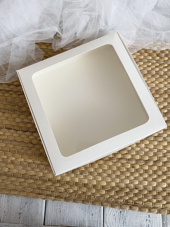 Pudełko z okienkam na makaroniki 20*20*5 cm  10 szt  (1)