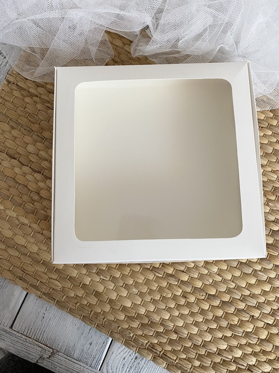 Pudełko z okienkam na makaroniki 20*20*5 cm  10 szt  (2)