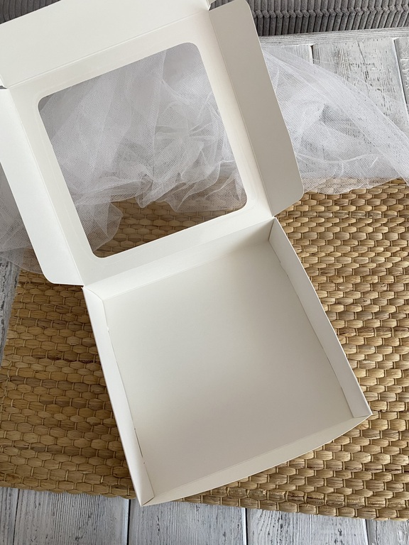Pudełko z okienkam na makaroniki 20*20*5 cm  10 szt  (3)