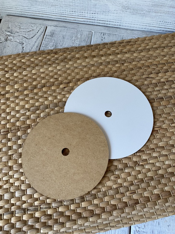 Podkład z otworem do tortu piętrowego 14 cm (2)